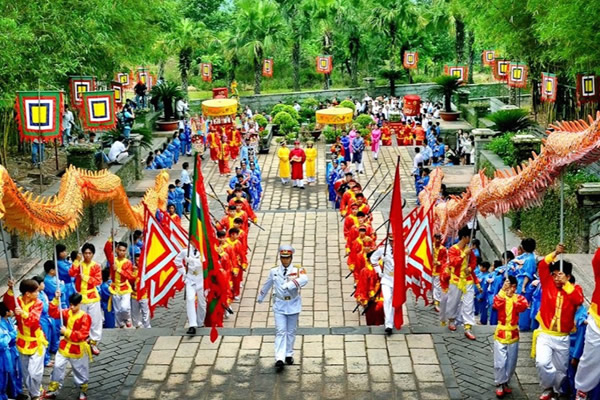 TOUR DU LỊCH LỄ HỘI