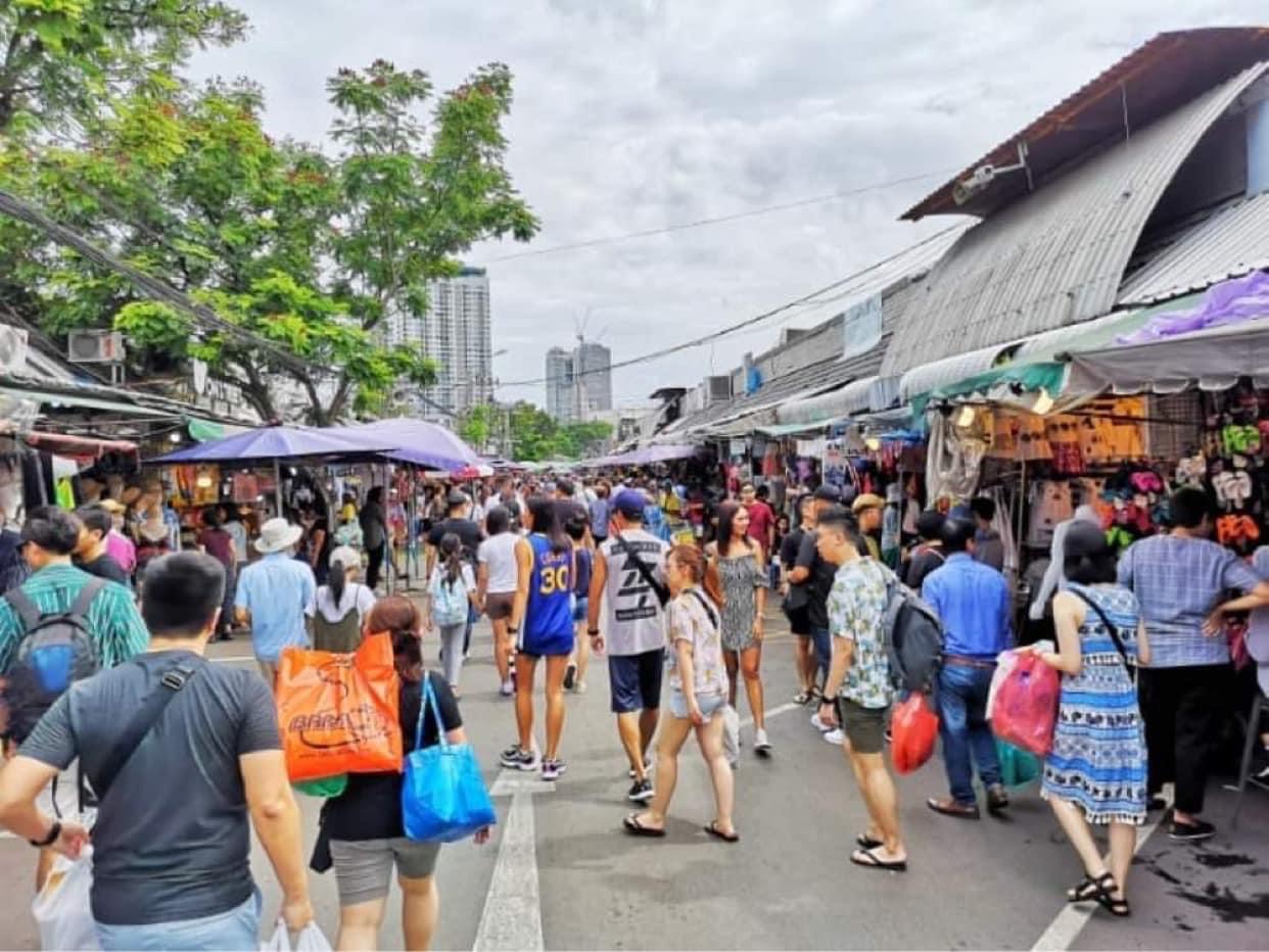 CHỢ CHATUCHAK: DU KHÁCH HAY DÂN ĐI BUÔN AI CŨNG MÊ