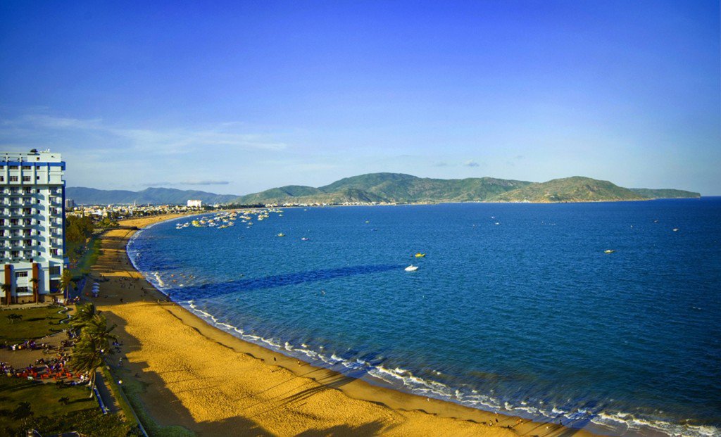 du-lich-bien-quy-nhon-xinh-dep-vao-mua-he